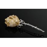 Expressive Midcentury yellow and white gold 750 needle in naturalistic rose shape with octagonal di
