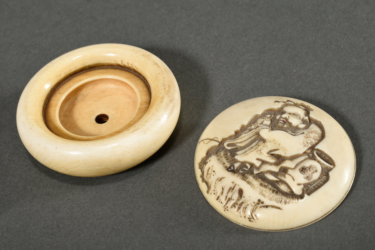 2 Various ivory manju netsuke with relief depictions, Japan, 2nd half 19th century: 1 "Karako with - Image 4 of 14