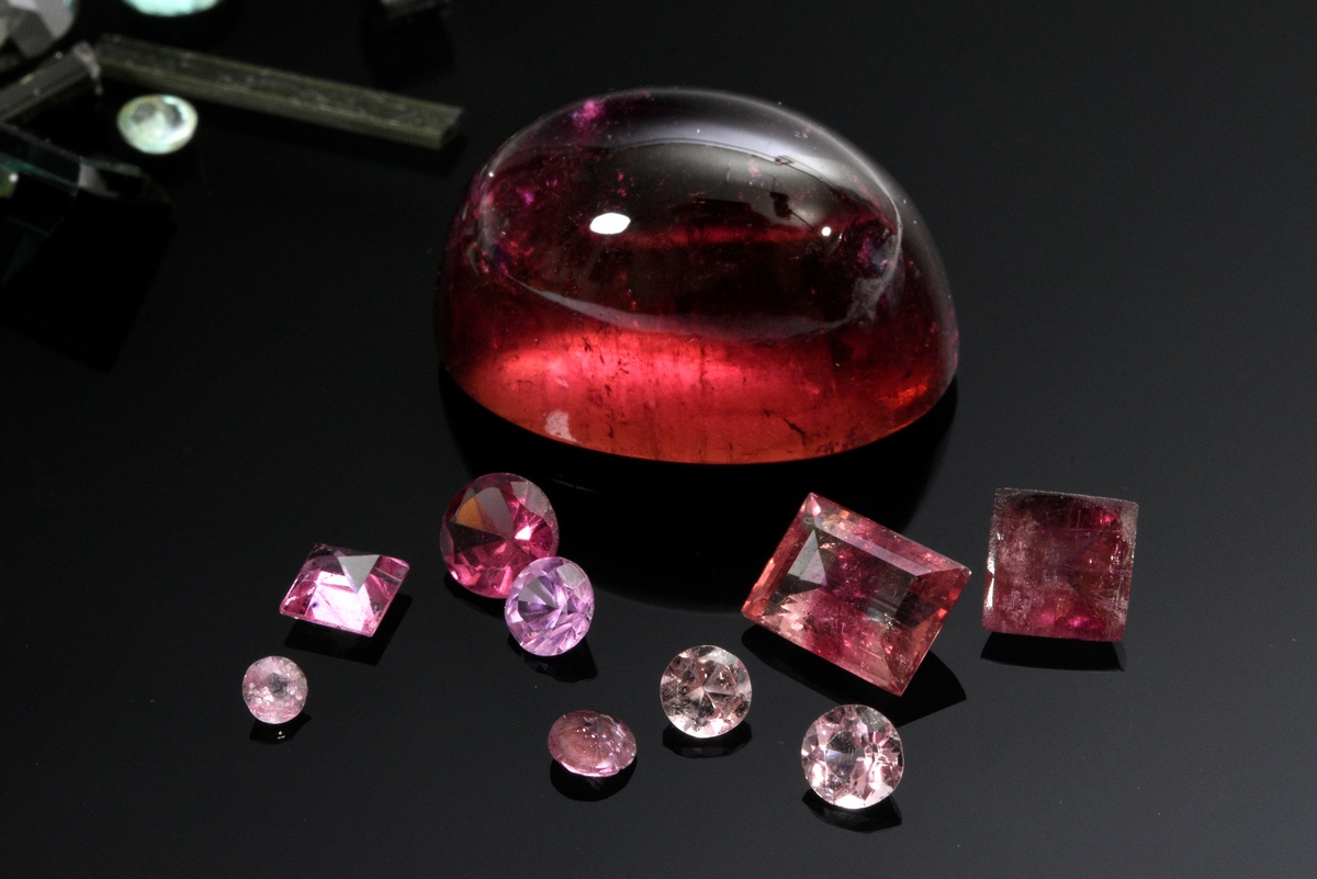 Mixed lot of various unmounted tourmalines in natural form, cabochon and facet cut: Chrome tourmali - Image 4 of 4