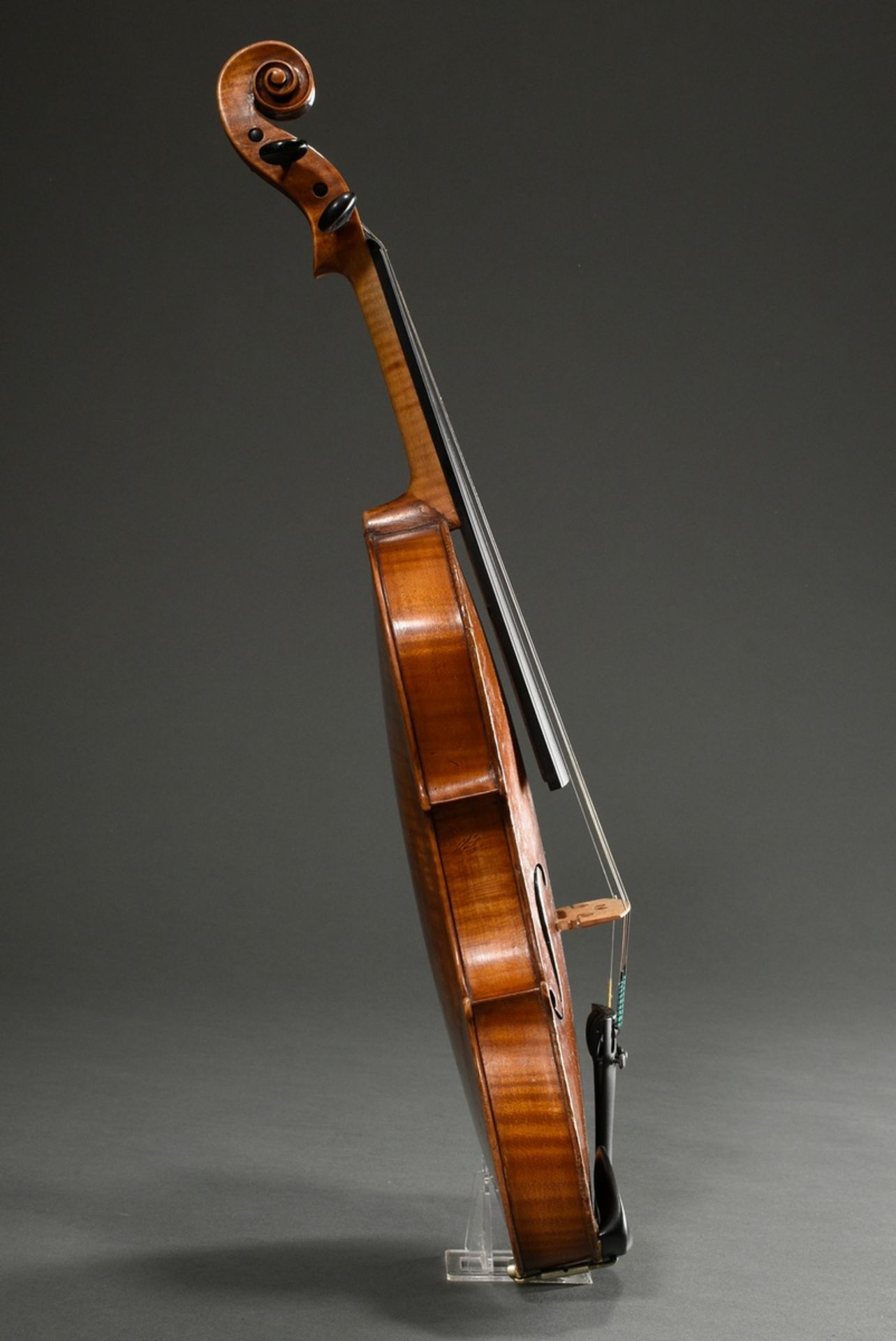 Deutsche Geige, wohl Sachsen um 1900, ohne Zettel, geteilter und leicht geflammter Boden, spielfert - Bild 2 aus 12