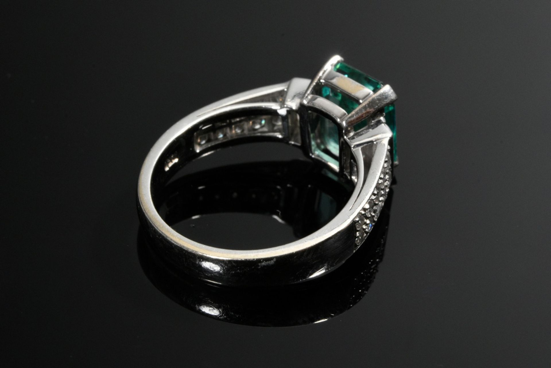 White gold 750 ring with emerald-cut tourmaline (approx. 2.70ct) and brilliant- and baguette-cut di - Image 4 of 4