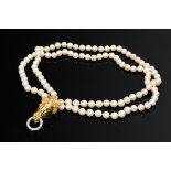 Double-row cultured pearl necklace (70g, l. 46cm without clasp, Ø 7.7mm) on a sculpted yellow and w