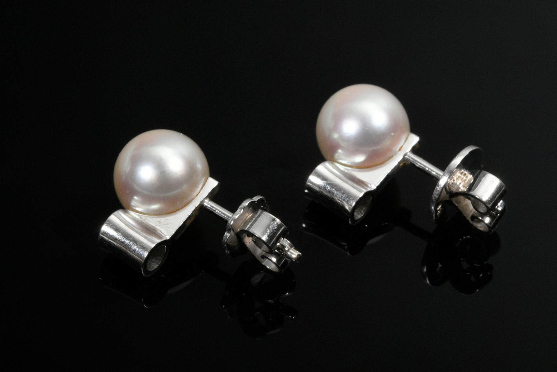 Pair of 750 white gold stud earrings with cultured pearls (Ø 8.5mm) and brilliant-cut diamonds (app - Image 2 of 2