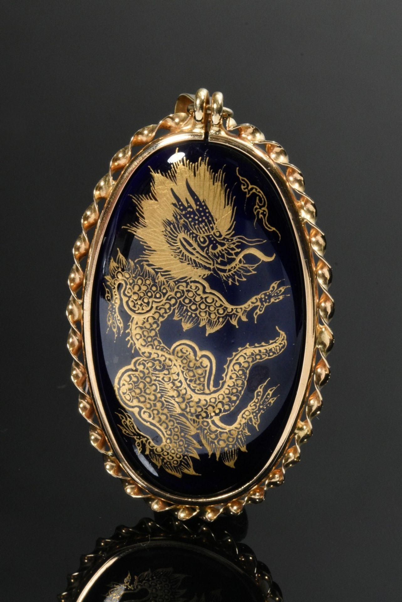 2 Various pieces of jewellery: Meissen plaque with flawless gold painting on black background "Drag - Image 3 of 4