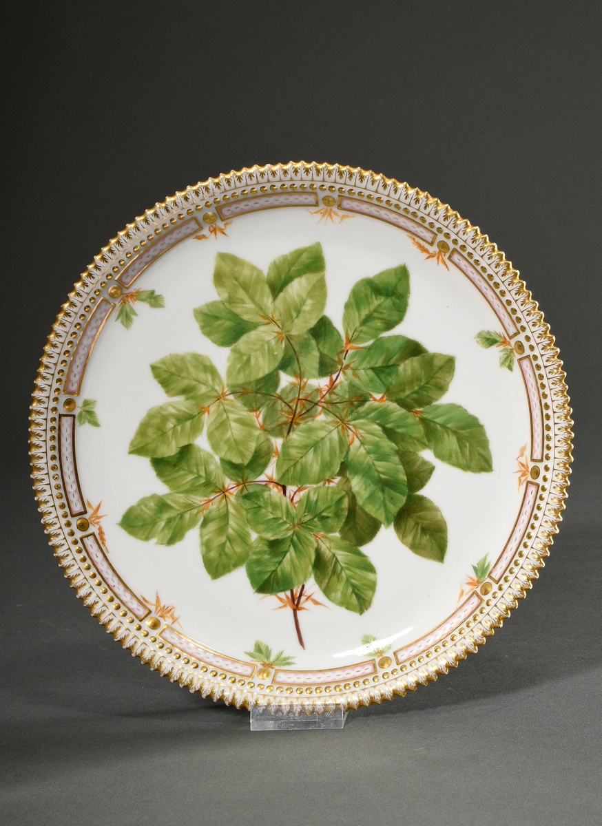 Royal Copenhagen plate with "beech leaves" in mirror, gold staffage and serrated rim, 19th c., Ø 24
