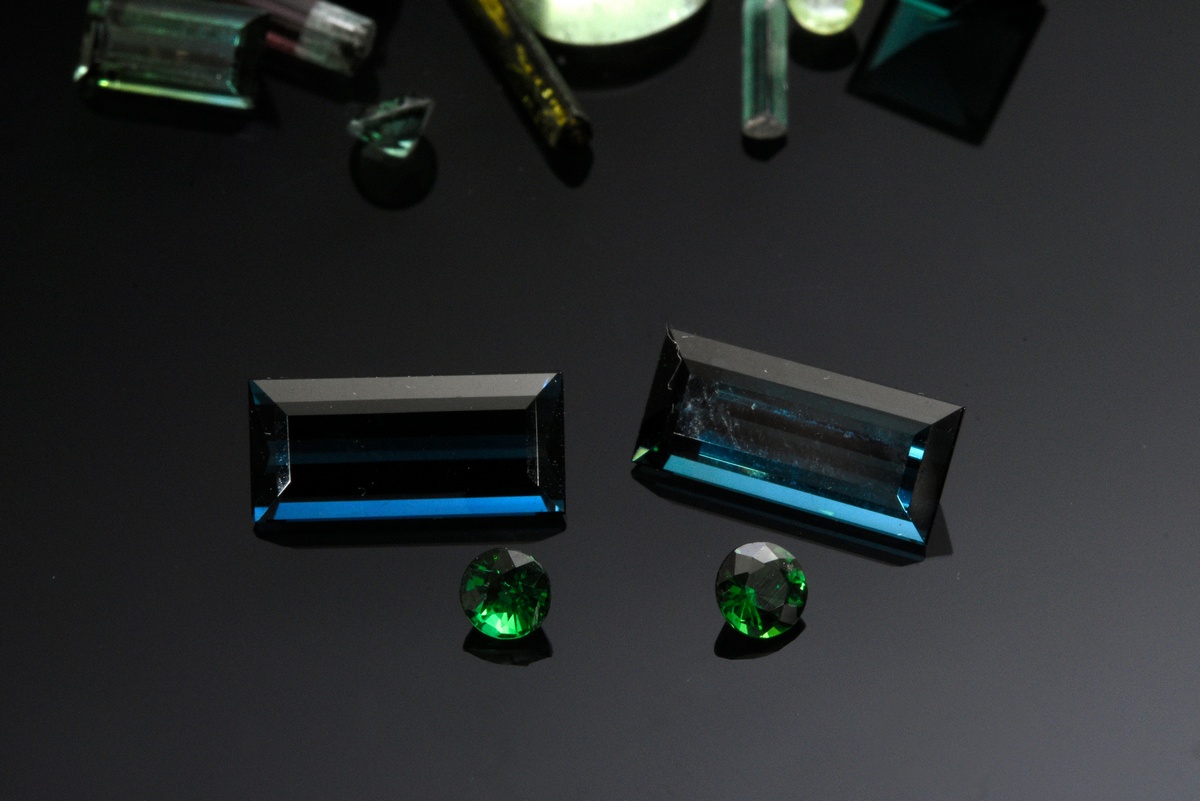 Mixed lot of various unmounted tourmalines in natural form, cabochon and facet cut: Chrome tourmali - Image 3 of 4