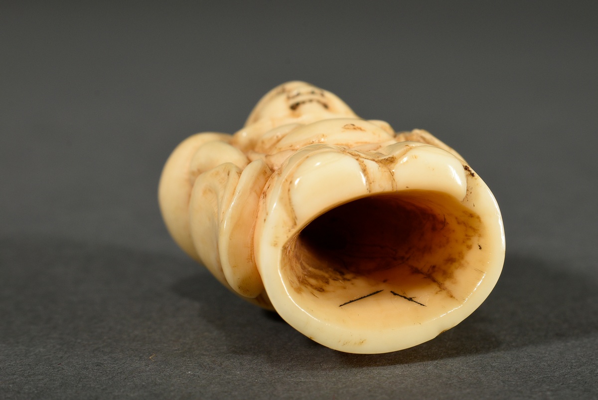 Netsuke ‘Hotei with sack on shoulder’, whale tooth hollowed out inside, 1 Himotoshi, early 20th c., - Image 3 of 4