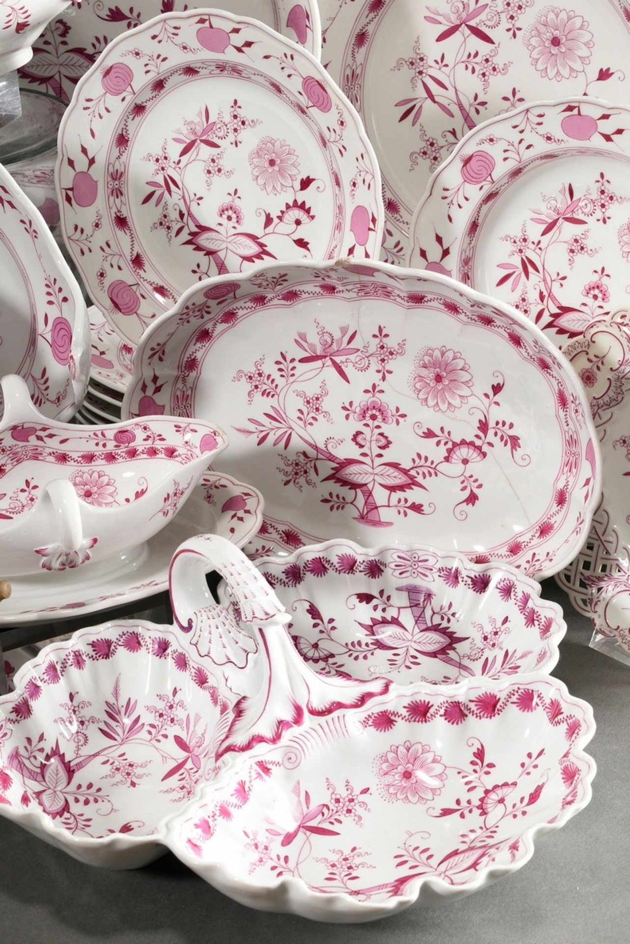 65 Pieces rare Meissen dinner service "Zwiebelmuster Pink", custom made around 1900, consisting of: - Image 6 of 27