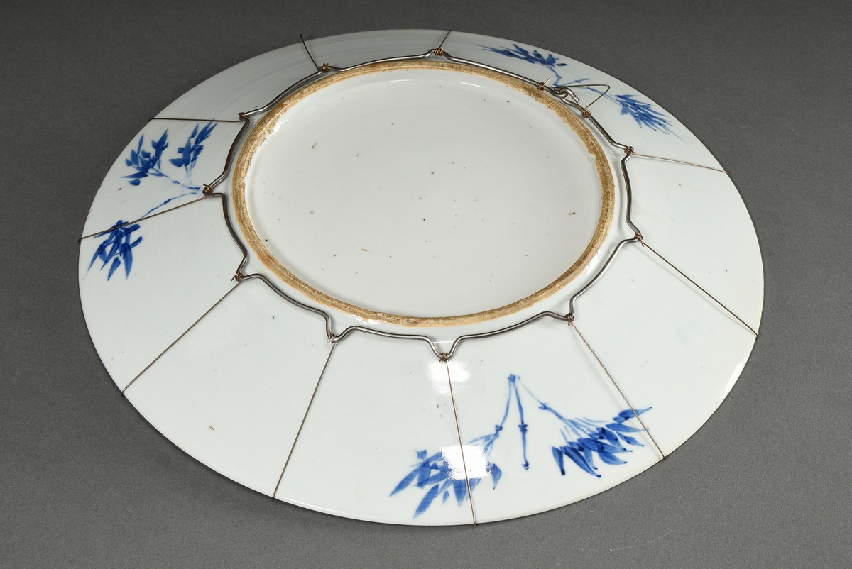 Round platter with rich blue-painted decoration "Two boys with vase on prunus branch background wit - Image 3 of 5