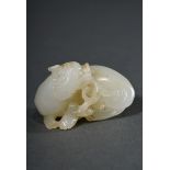 Light jade "Reclining mythical creature with lingzhi mushroom", China, Qing Dynasty, 2.6x4.5x2.5cm