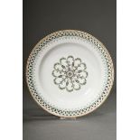 KPM plate with green-grey rosette in the mirror as well as pointed arch openwork and pearl border o