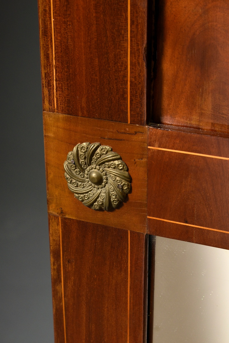 Plain console mirror with segmental pediment, mahogany veneered on softwood, 19th century, 125x50.5 - Image 2 of 5