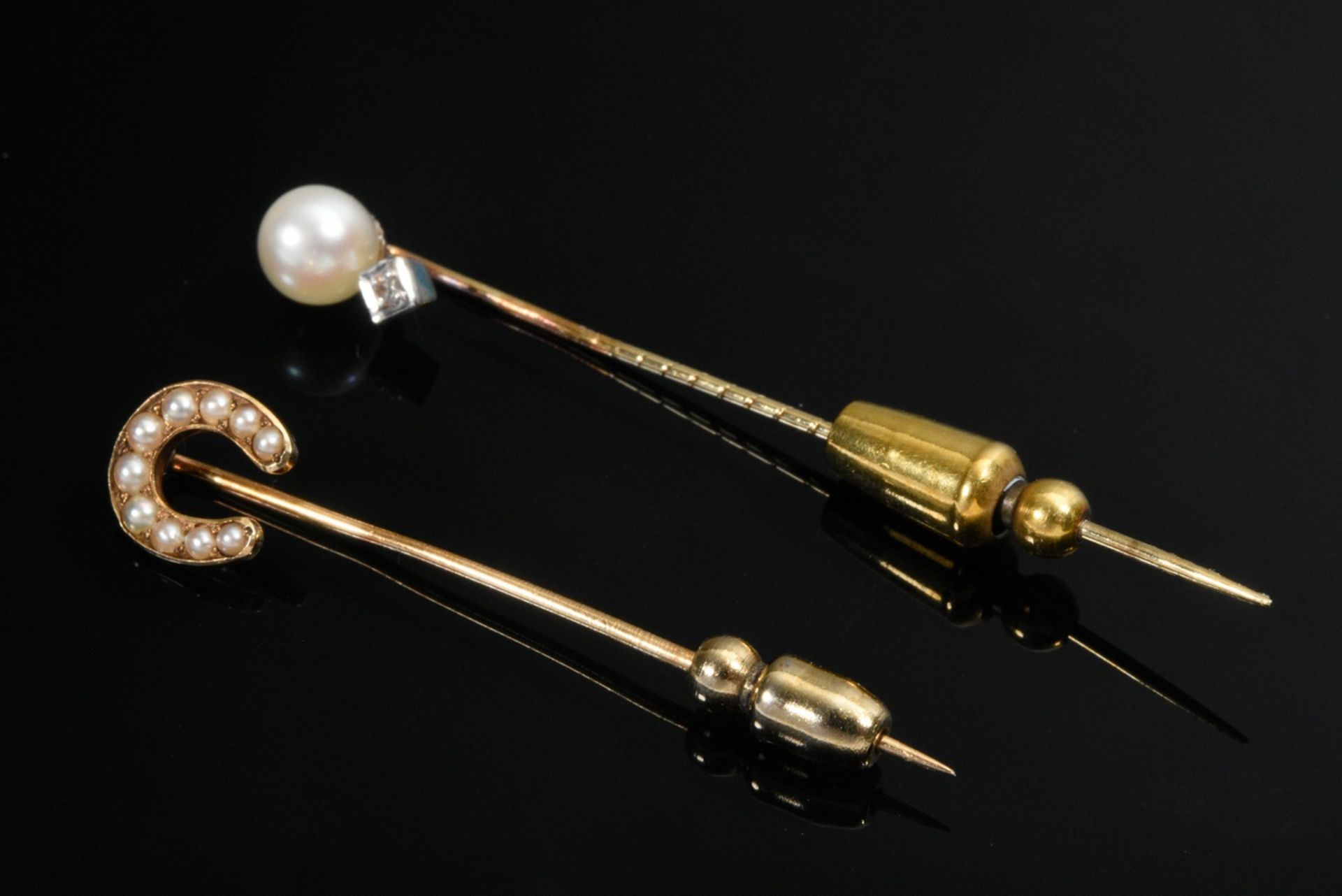 2 Various yellow gold 585 tie pins: 1 horseshoe with seed pearls (Ø 9mm) and 1 needle with oriental - Image 2 of 3