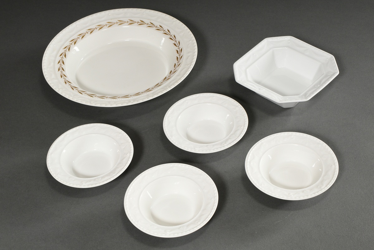 6 Various pieces KPM "Kurland", 20th c.: 4 round bowls (Ø 12cm), 1 square bowl (13.5x13.5cm) and 1  - Image 2 of 3