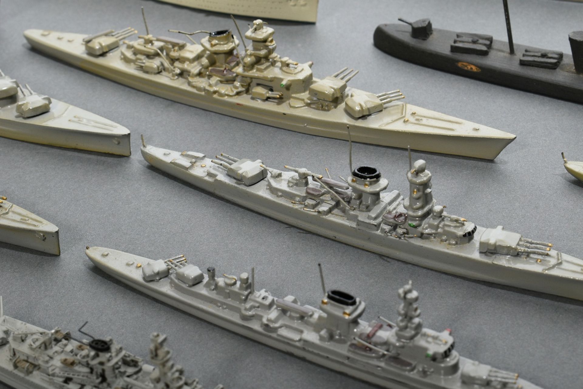 66 Wiking-Schiffsmodelle, z.T. in Originalschachtel, bestehend aus: 15 Modellboote (3x "Gneisenau S - Bild 12 aus 19
