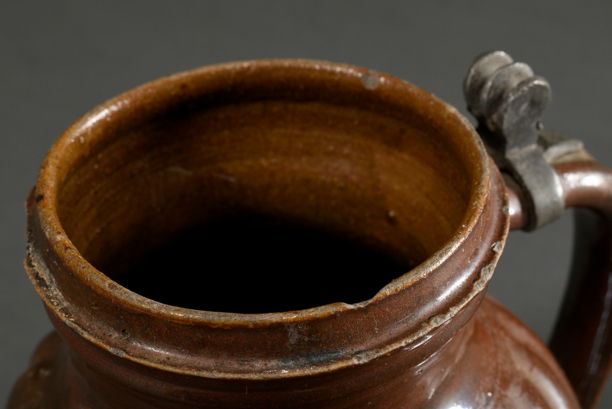 Bunzlau pear jug with diagonally drawn ribs and pewter foot ring and lid, 18th century, brown glaze - Image 5 of 7