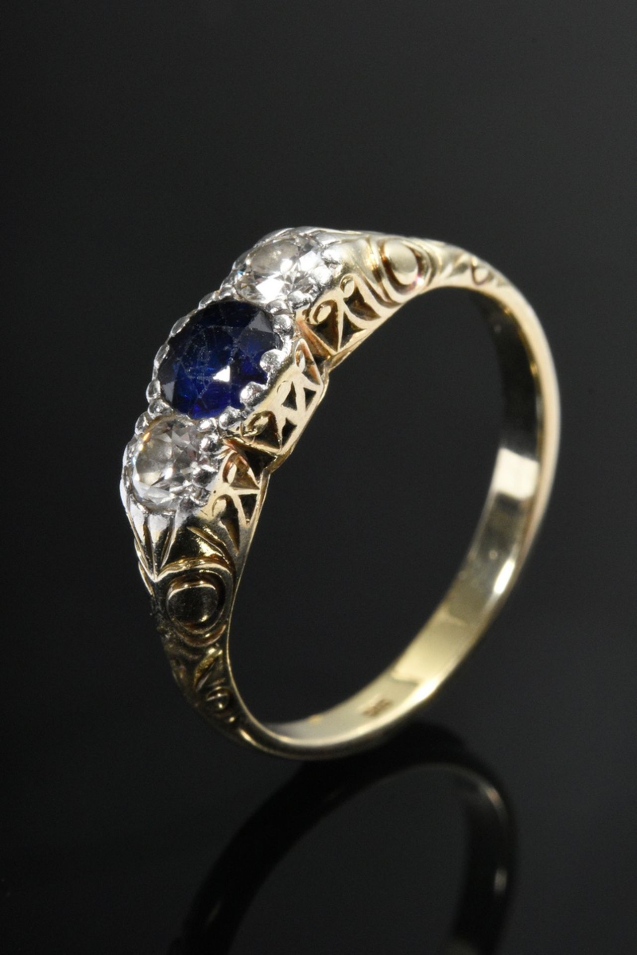 Antique yellow gold 585 pre-stud ring with sapphire and 2 old-cut diamonds (together approx. 0.20ct
