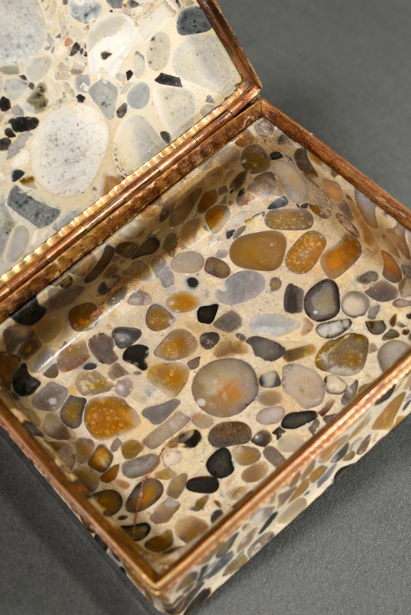 Rectangular puddingstone tabatiere with chiselled doublé mounting, approx. 1780/1800, 3.2x8.1x6.4cm - Image 4 of 4