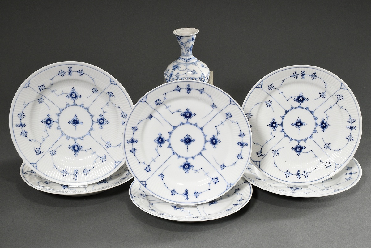 7 Various pieces Royal Copenhagen "Musselmalet": 3 flat plates (183, Ø 24cm), 3 deep plates (175, Ø - Image 2 of 5