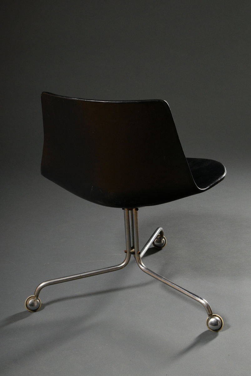 Danish design swivel chair "BO-611", three-legged tubular steel frame with castors and seat shell w - Image 2 of 3