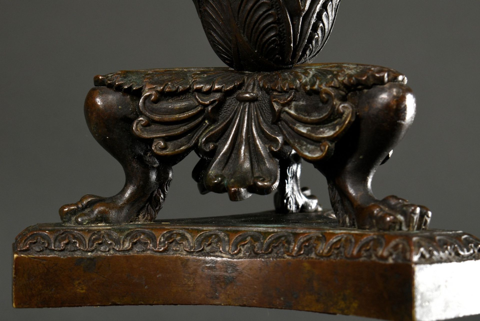 Empire chandelier in antique style on 3 paw feet with acanthus friezes and aprons and fluted shaft, - Image 4 of 5