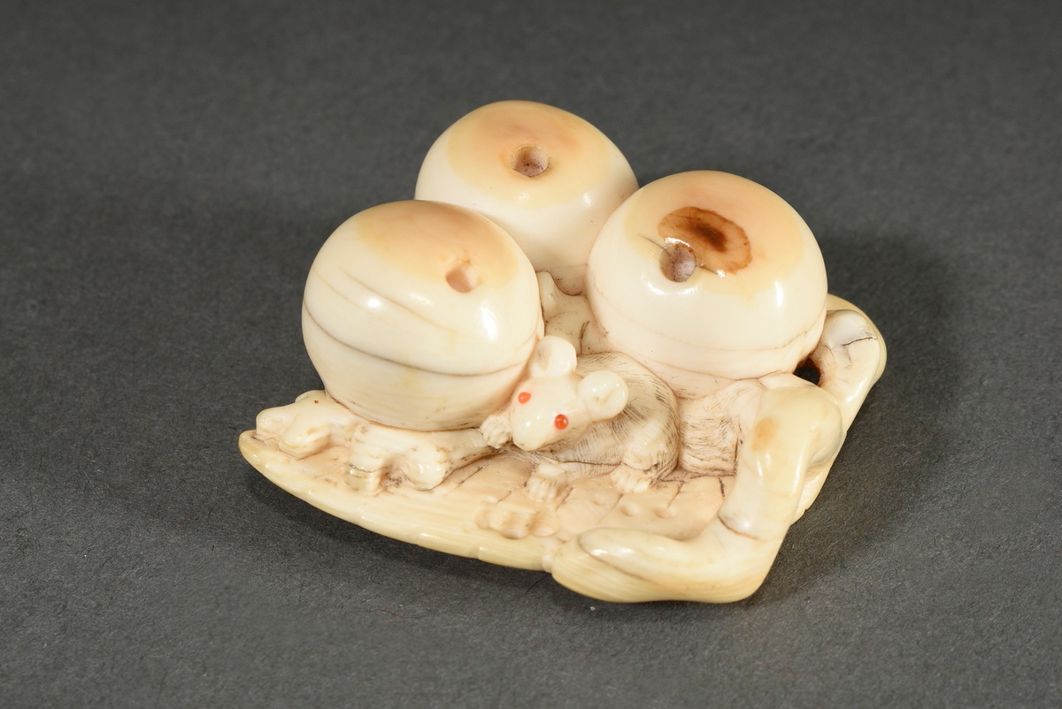 Ivory netsuke ‘Mouse between medlars’, inlaid carnelian eyes, Japan 19th century, 2x4x4cm, lovely p - Image 4 of 6