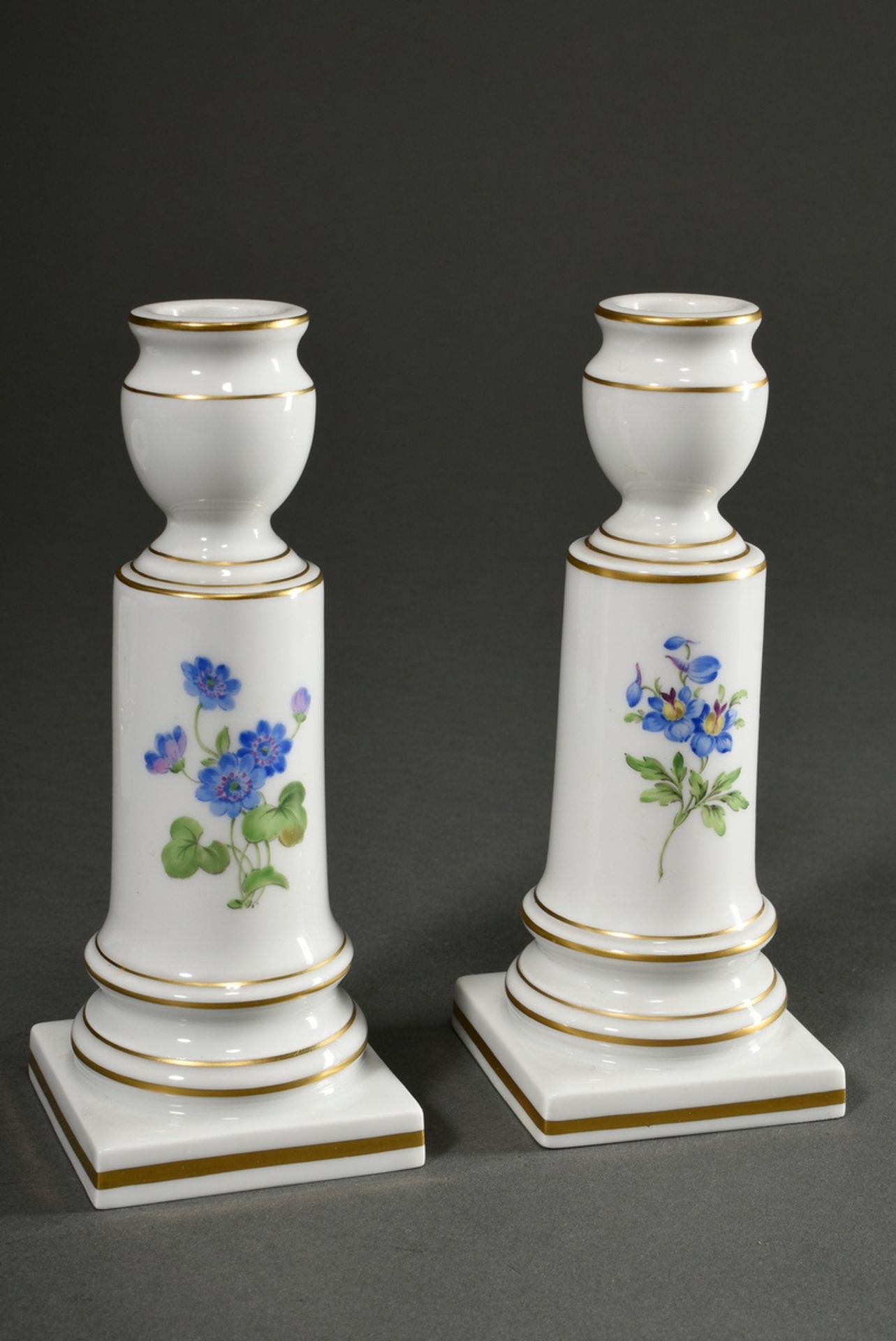 4 Various pieces Meissen "Deutsche Blume", after 1950: 2 oval platters (27x23cm) and 2 candlesticks - Image 7 of 9