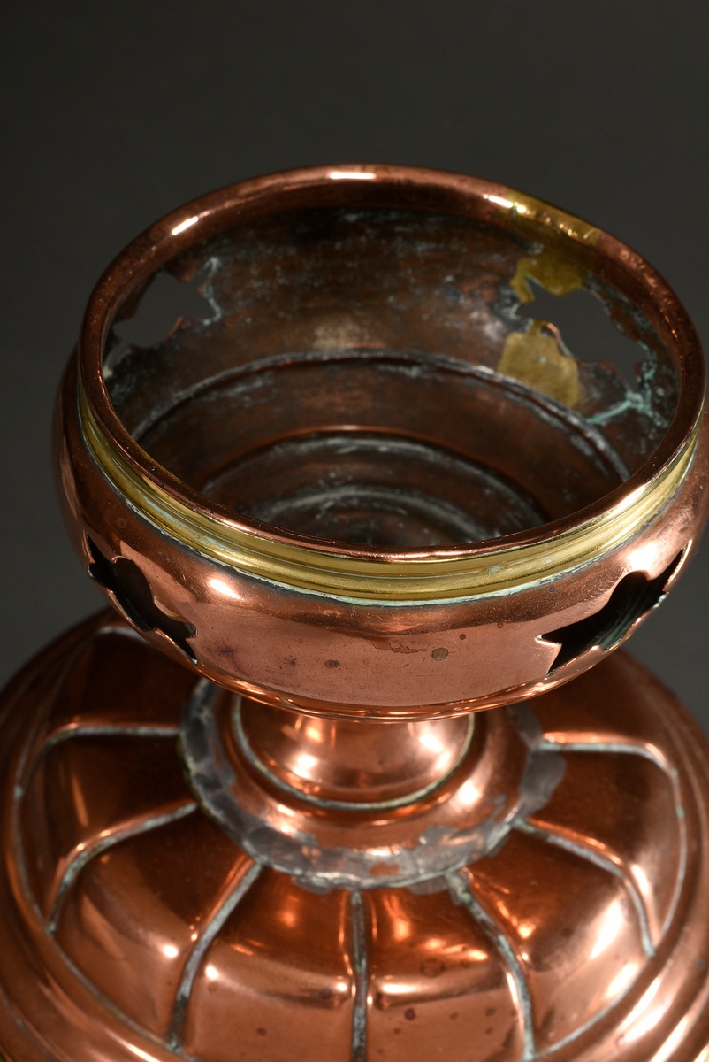Copper samovar with multi-tiered body and movable brass handles with turned wooden handles, round b - Image 6 of 9