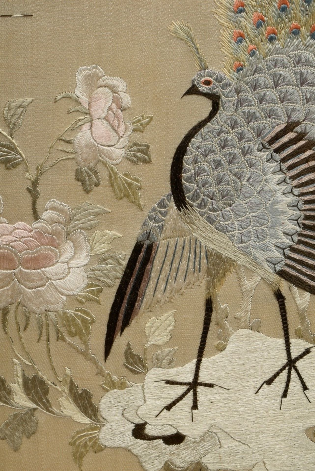 Pair of silk flat embroideries "Peacocks" and "Phoenixes" in mother-of-pearl covered blackwood fram - Image 5 of 9