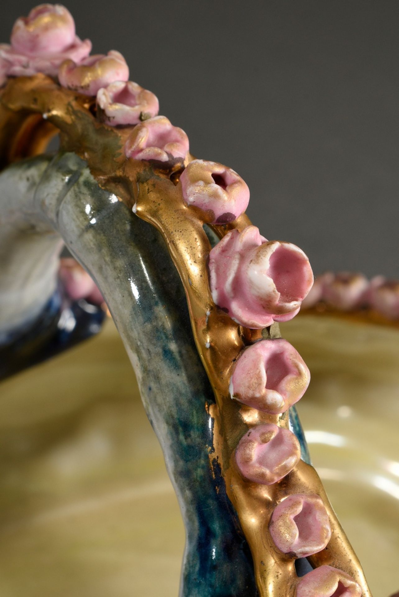 2 Diverse Teile Jugendstil Keramik mit plastischen Blüten und gepudertem Golddekor, Amphora-Werke,  - Bild 4 aus 12