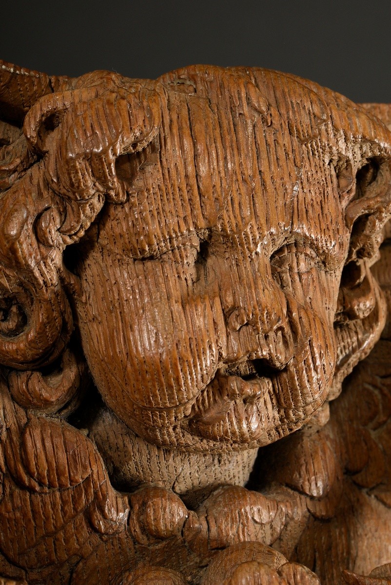 Baroque oak capital with cherub head and fruit and flower garland, 22.5x15x6.5cm, old wormholes - Image 6 of 6