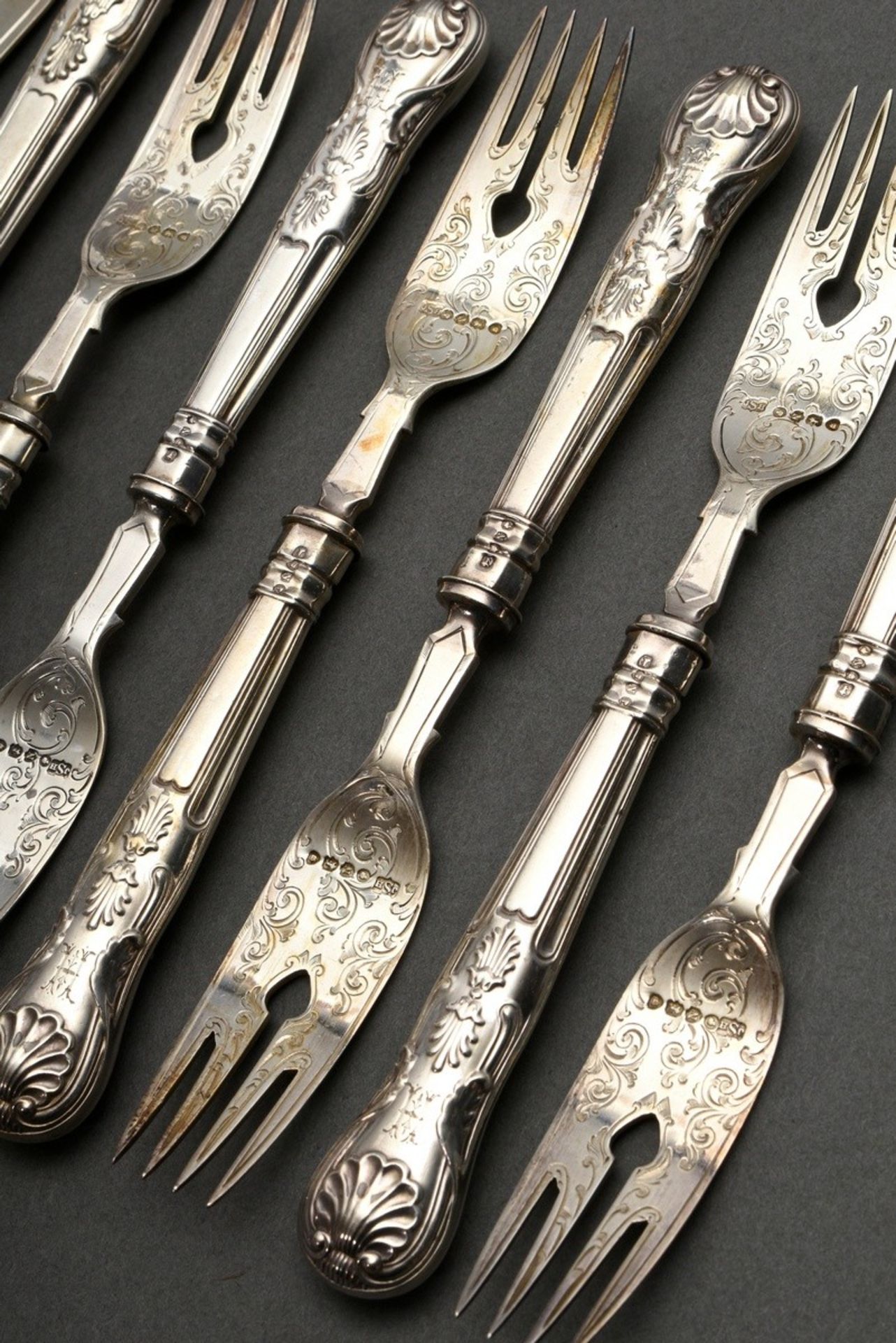 12 Pieces fish cutlery set with ornamentally engraved blades and spoons in the Kings pattern with m - Image 4 of 7