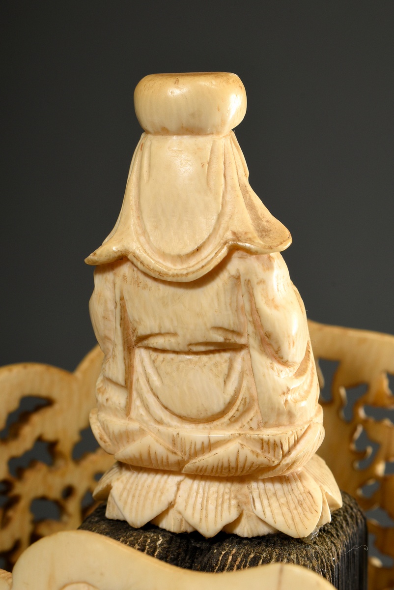 Large ivory carving ‘Head of Guanyin’ with openwork crown and depiction of Buddha with two adorants - Image 8 of 11