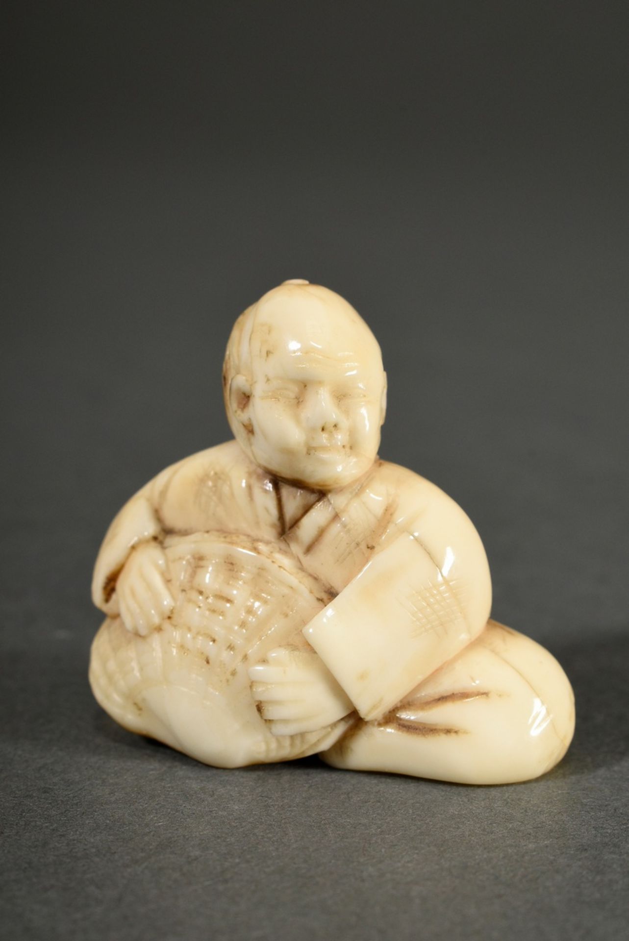 2 Various animal tooth netsuke: ‘Blind man with stick’ (h. 4.8cm) and ‘Sitting man with clam’ (h. 3 - Image 6 of 9