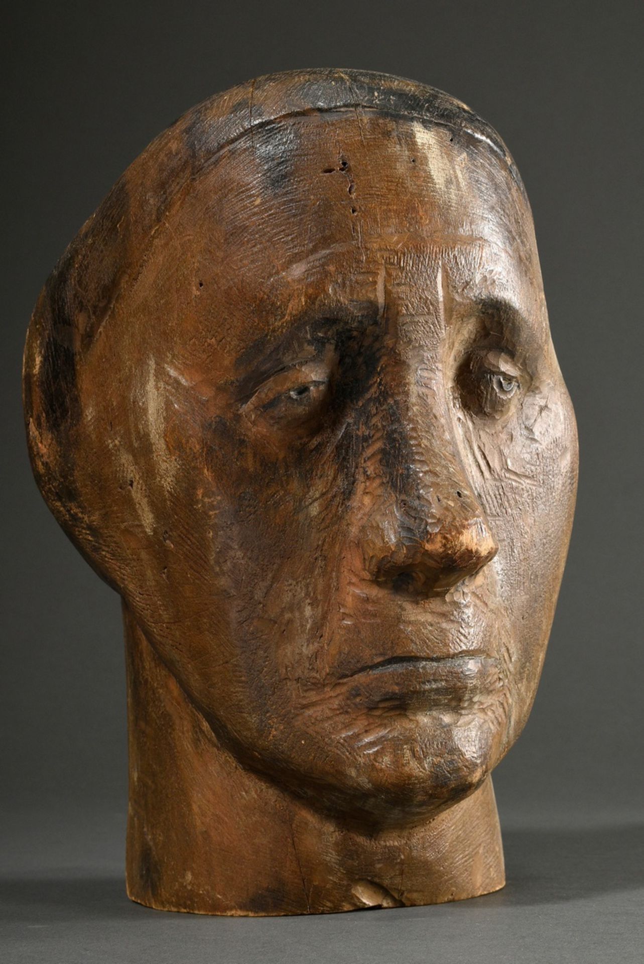 Large carved head "Old woman", wood with remnants of coloured paint, around 1920, 28x20x18cm, sligh - Image 2 of 7