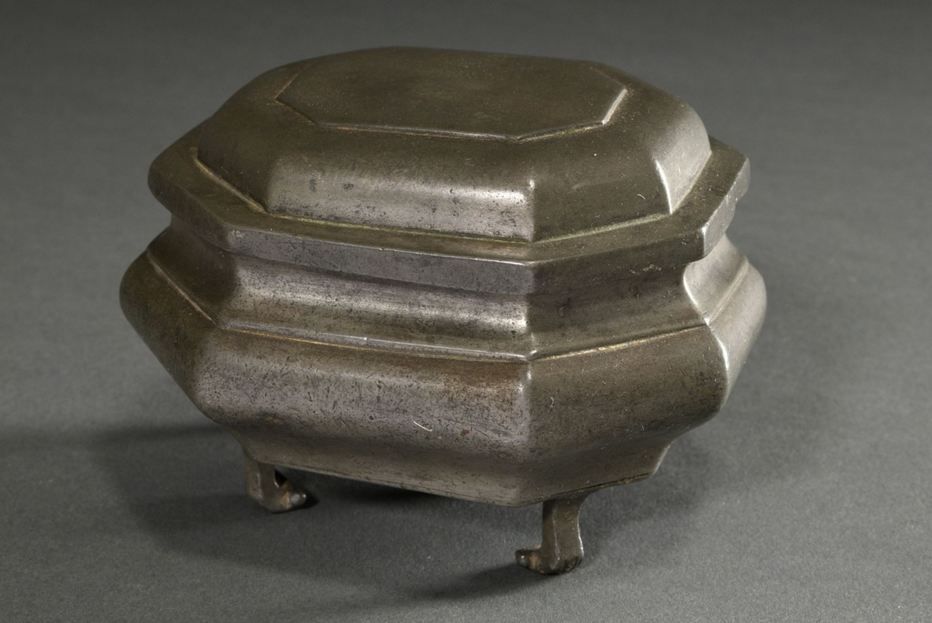 5 Various pieces of pewter: octagonal sugar bowl with squat body on 4 feet (London fine pewter hall - Image 4 of 8