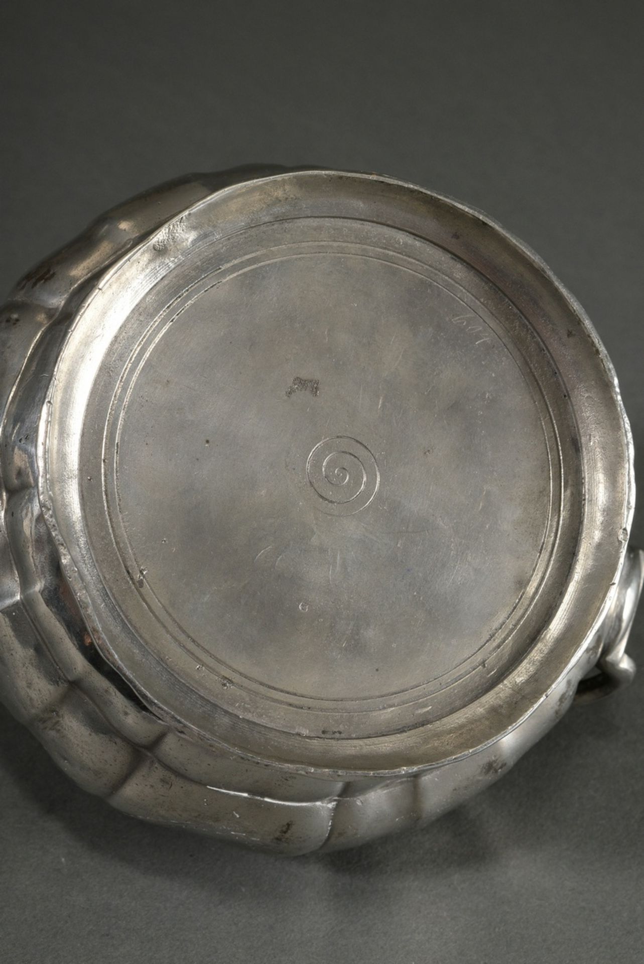 Pewter lidded bowl with straight lines and side handles, monogram ‘AF’ in foliage wreath, town mark - Image 5 of 5