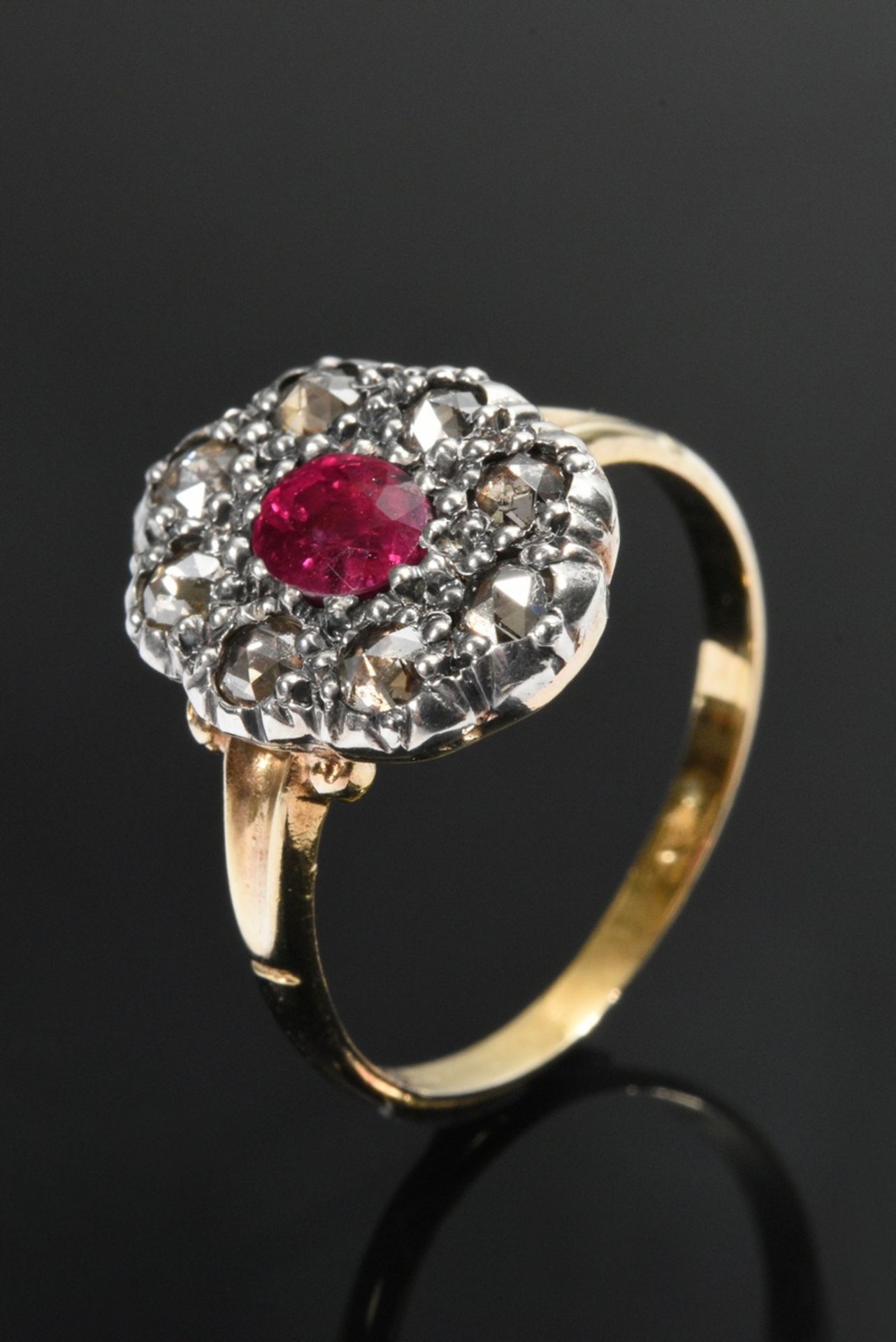 Gelbgold 585 und Silber Biedermeier Ring mit Rubin in Amsterdamer Diamantrosen Kranz (zus. ca. 0.25