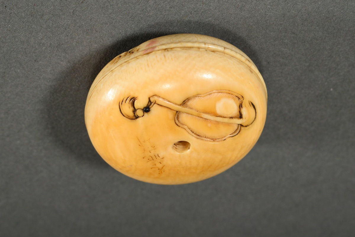 2 Various ivory manju netsuke with relief depictions, Japan, 2nd half 19th century: 1 "Karako with - Image 11 of 14