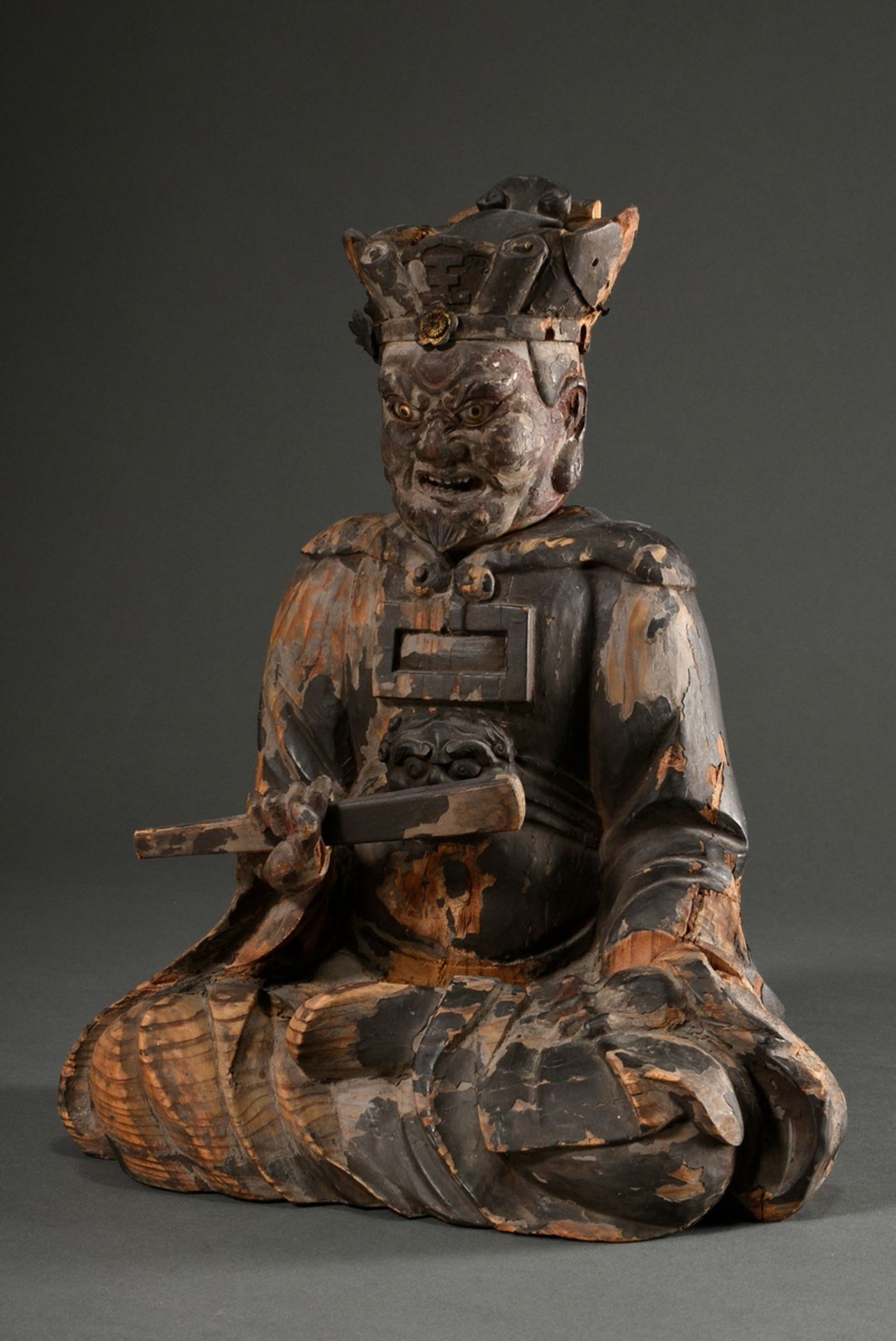 Höllenfürst "Emma-O" im Stil der Kamakura-Zeit, Japan 16./17.Jh., Holz geschnitzt mit Resten von La - Bild 3 aus 14