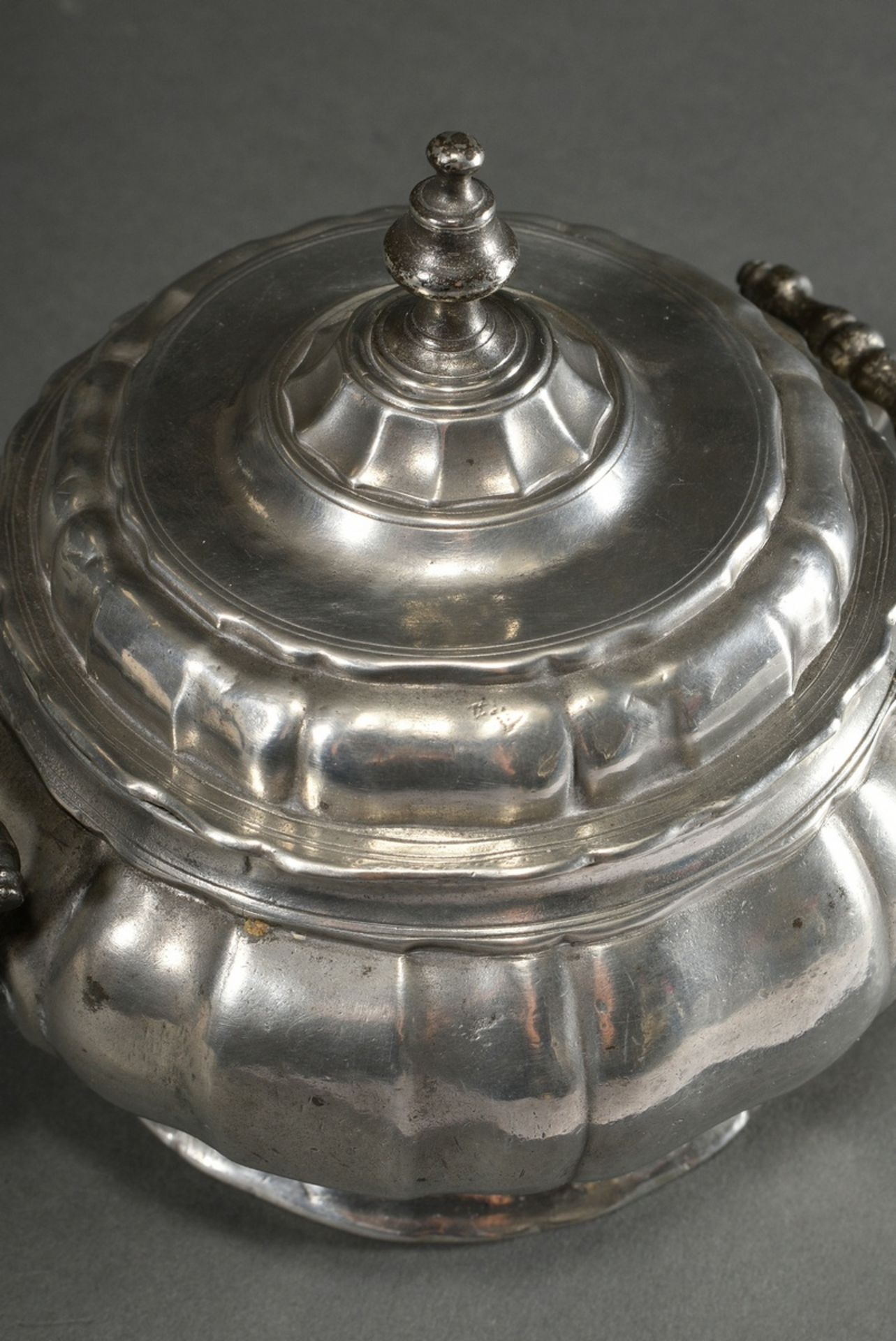 Pewter lidded bowl with straight lines and side handles, monogram ‘AF’ in foliage wreath, town mark - Image 3 of 5