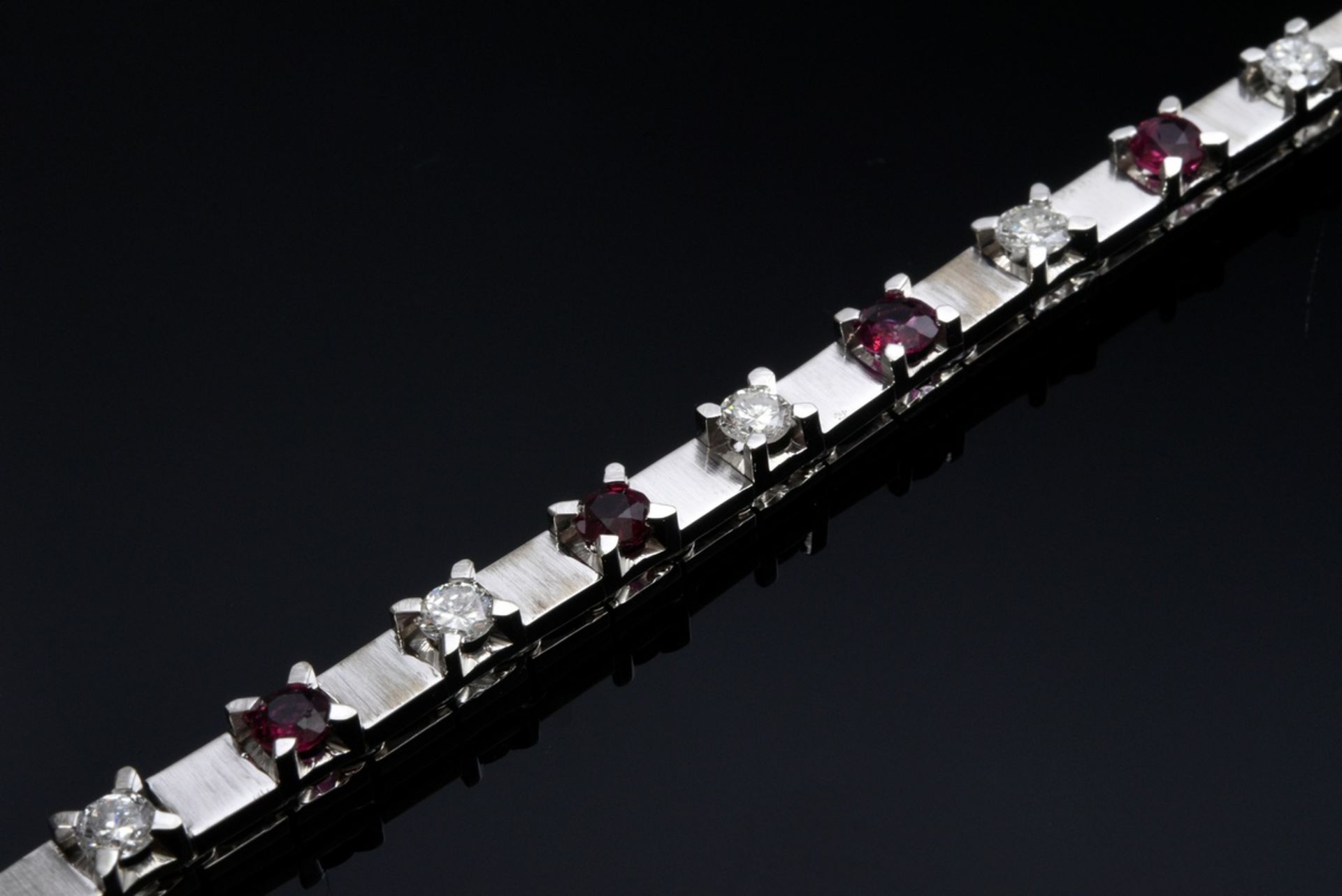 Satin-finished 750 white gold bracelet with alternating rubies (total approx. 0.50ct) and brilliant - Image 4 of 4