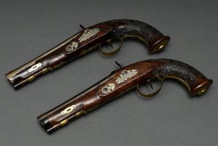 Paar Duellpistolen, Percussionsschloss, gezogener Achtkantlauf, z.T. gravierte Bronze- und Eisenbes