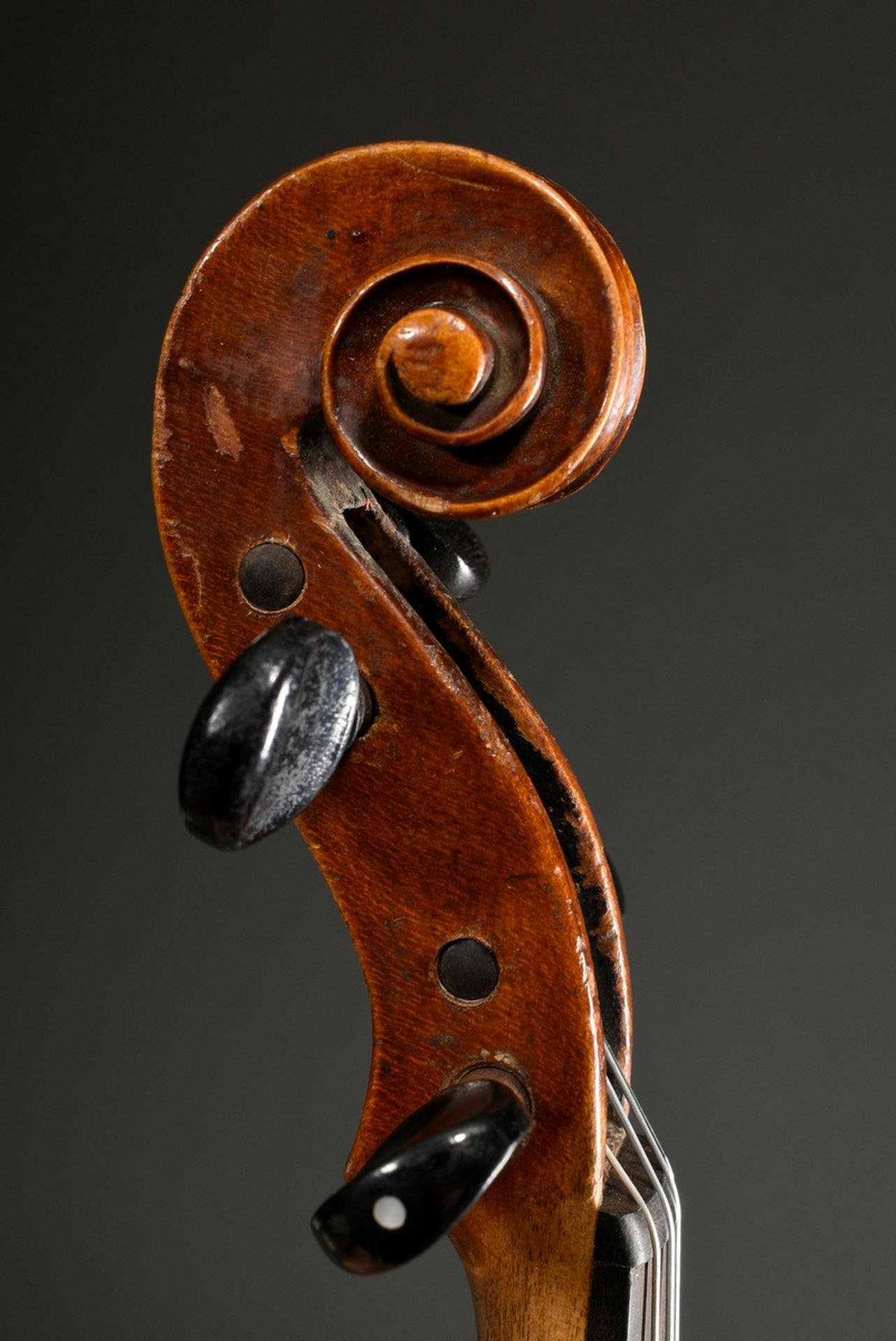 Deutsche Geige, wohl Sachsen um 1900, ohne Zettel, geteilter und geflammter Boden, spielbar, L. 59, - Bild 6 aus 13