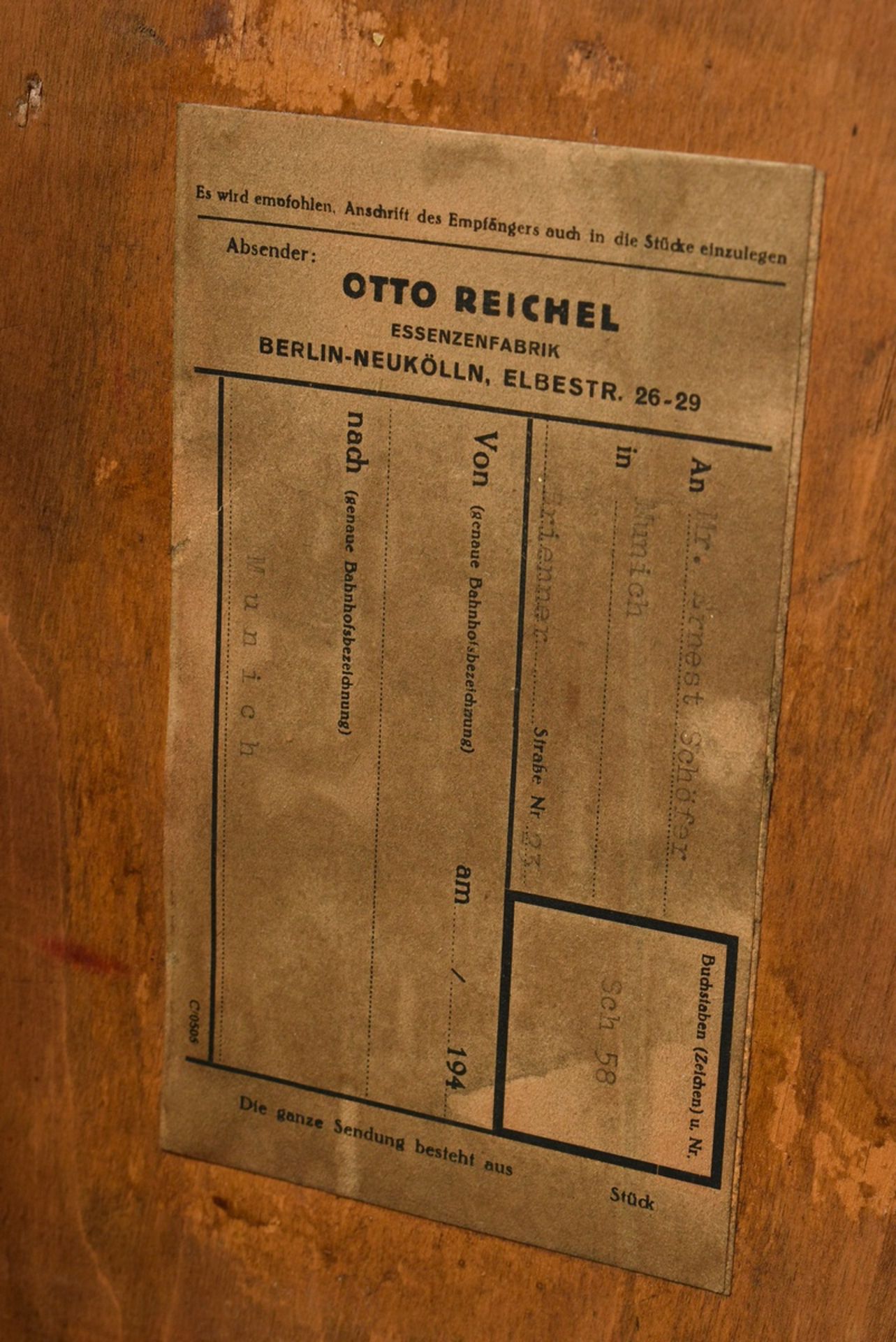 Biedermeier Konsolschrank mit konkav eingezogener Front und floraler Intarsie in der Tür zwischen H - Bild 4 aus 10