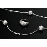 2 Pieces of white gold jewelry: 750 necklace with delicately grooved spheres (32.5g/ 43.5cm) and 58