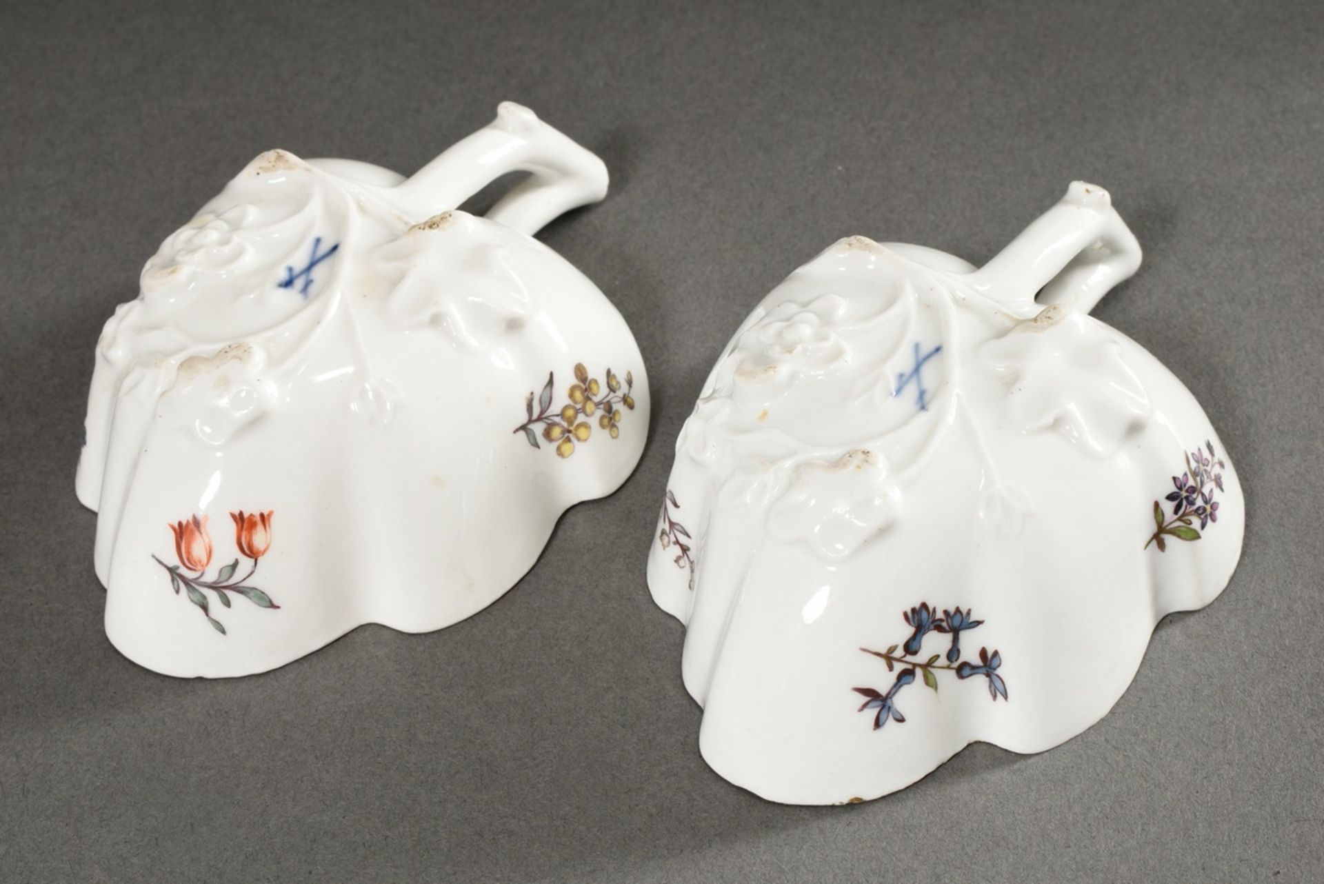 4 Pieces Meissen with polychrome "woodcut flowers" painting, 18th c.: 2 leaf bowls (12x9cm, 1x rest - Image 7 of 7