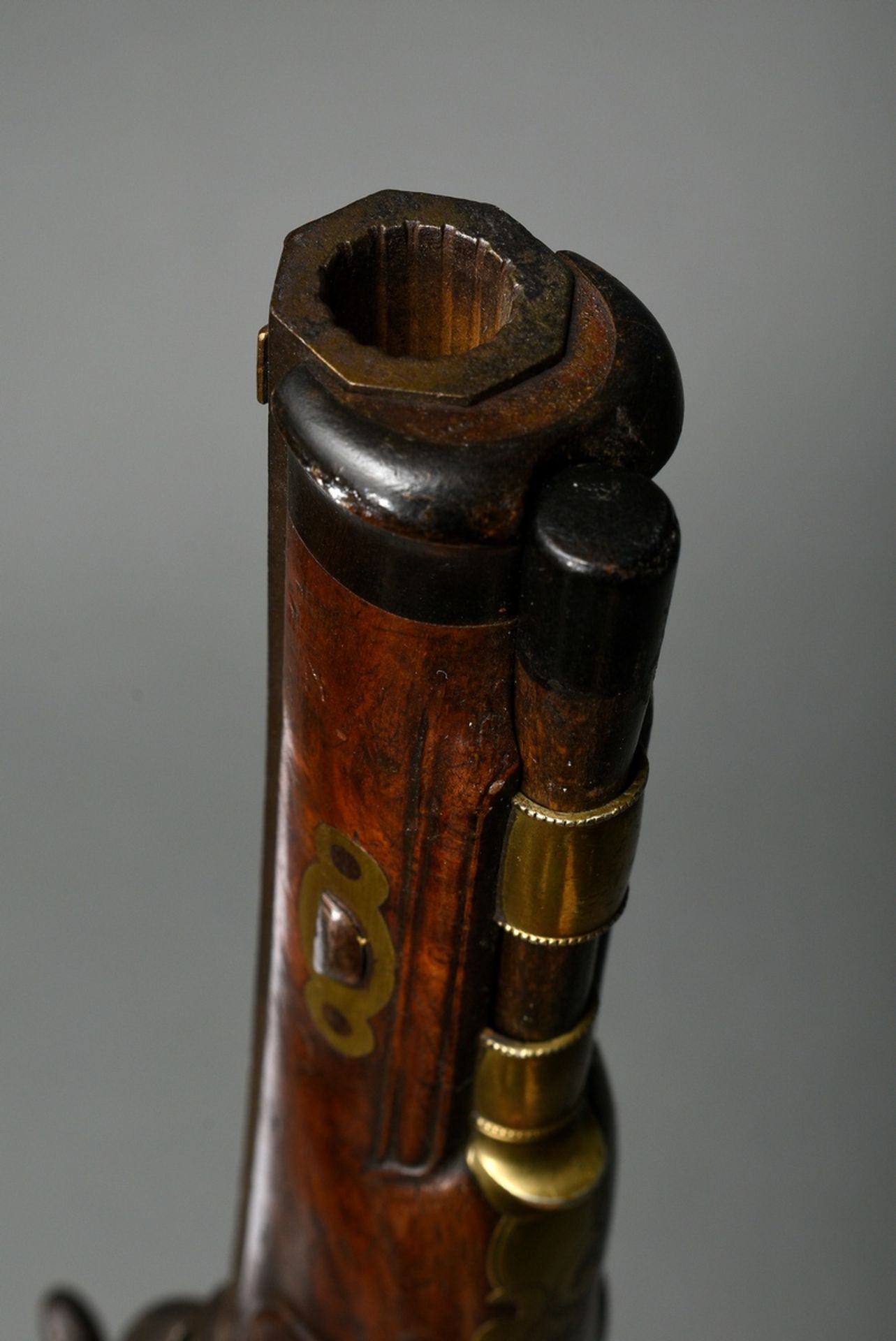Paar Duellpistolen, Percussionsschloss, gezogener Achtkantlauf, z.T. gravierte Bronze- und Eisenbes - Bild 5 aus 12