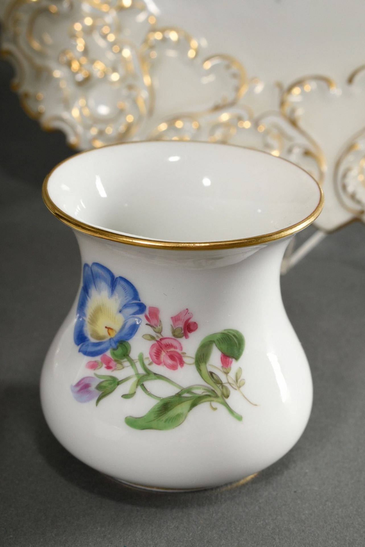 7 Various pieces Meissen "German Flower", 20th c., consisting of: Ornamental plate (Ø 22cm, 2 grind - Image 4 of 11