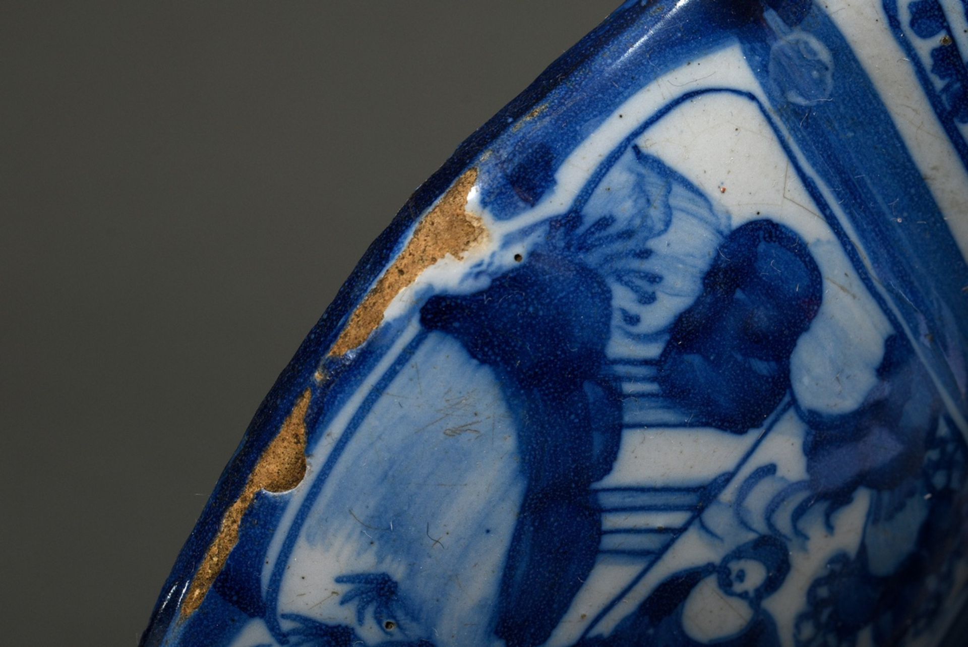 Faience humpback plate with chinoiserie decoration in blue painting, probably Frankfurt, 18th centu - Image 8 of 8